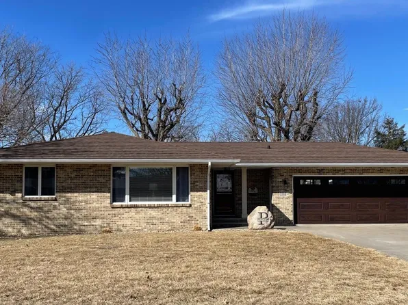 104 S 10th St, Montezuma, IA 50171