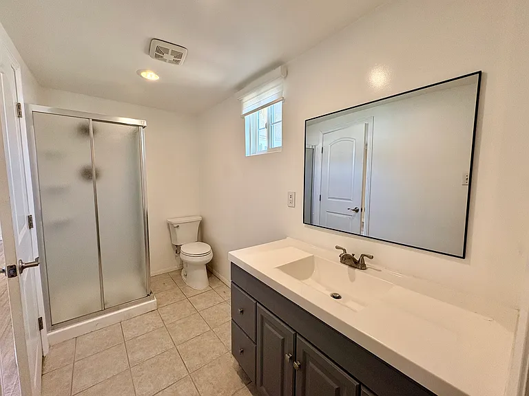 975 N Grammont Ave — Photo 21