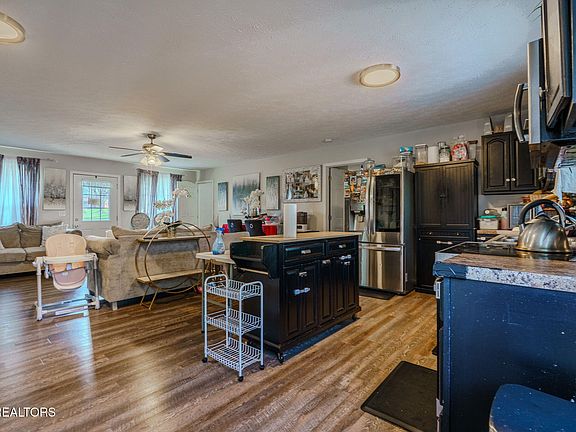 2nd image of 1409 Snapp Rd