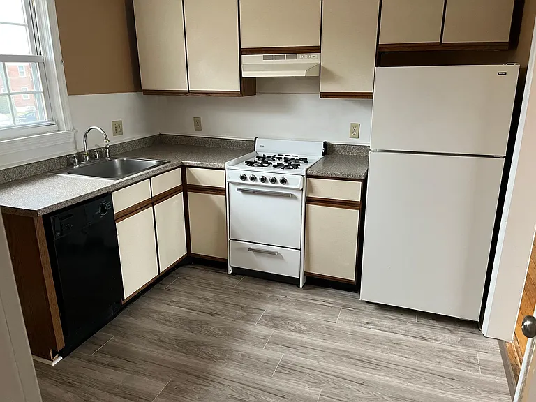 1618 Memorial Ave #2B — Photo 4