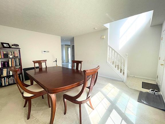 3rd image of 489 McPherson Dr
