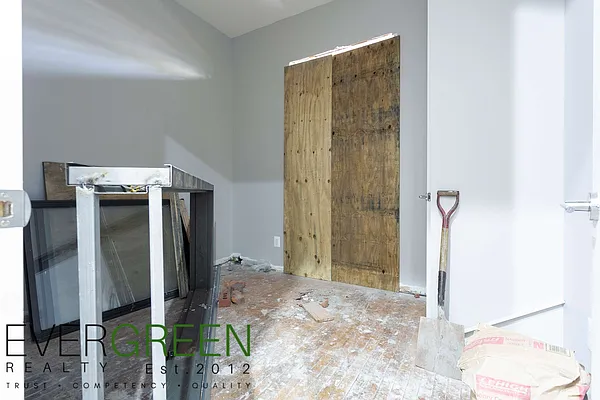 Rented by Evergreen Apartments BK | media 15