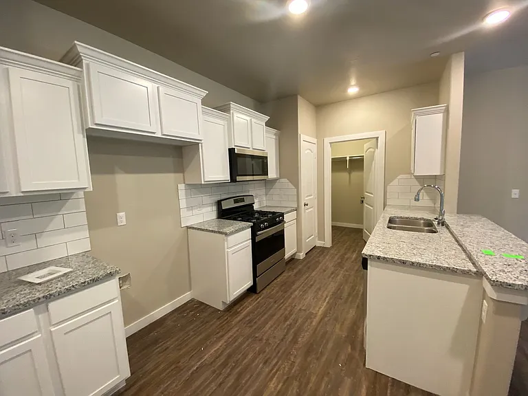 5202 Oakwood Villas Ct — Photo 2