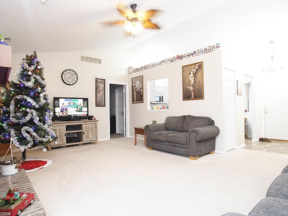 4th image of 2119 Canyon Dr