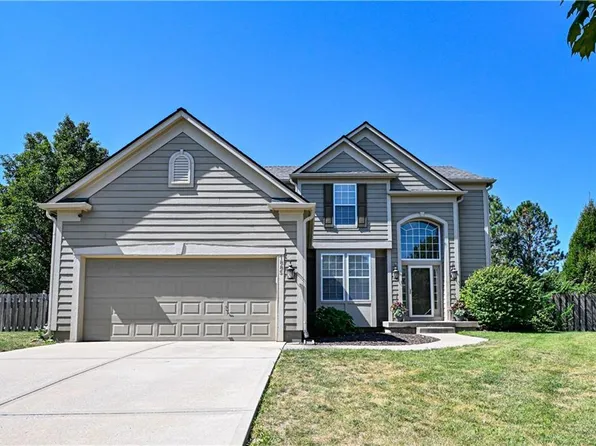 1885 W Fredrickson Dr, Olathe, KS 66061