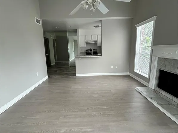 3900 Woodchase Dr APT 120, Houston, TX 77042