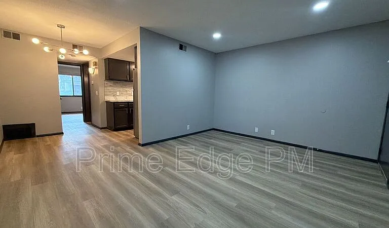 4520 Calvert St #5 — Photo 1
