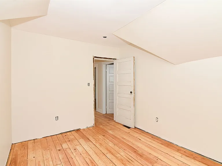 350 King St #1 — Photo 9
