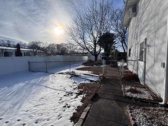 3rd image of 528 Jayne Blvd #1F