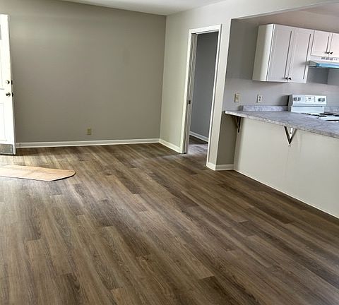 3rd image of 824 Neartop Dr