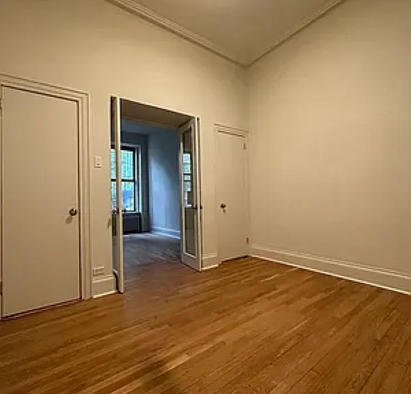 448 W 57th St #1B — Photo 3