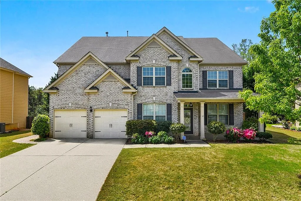 7 bed, 5.5 bath, 4920 sqft, $3,400 — Photo 1