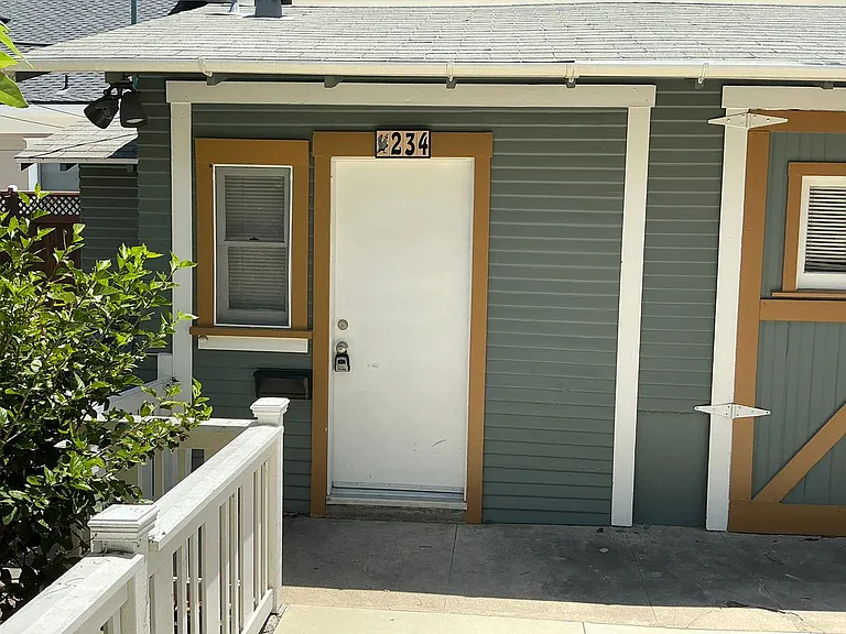 204 S Grand St — Photo 32