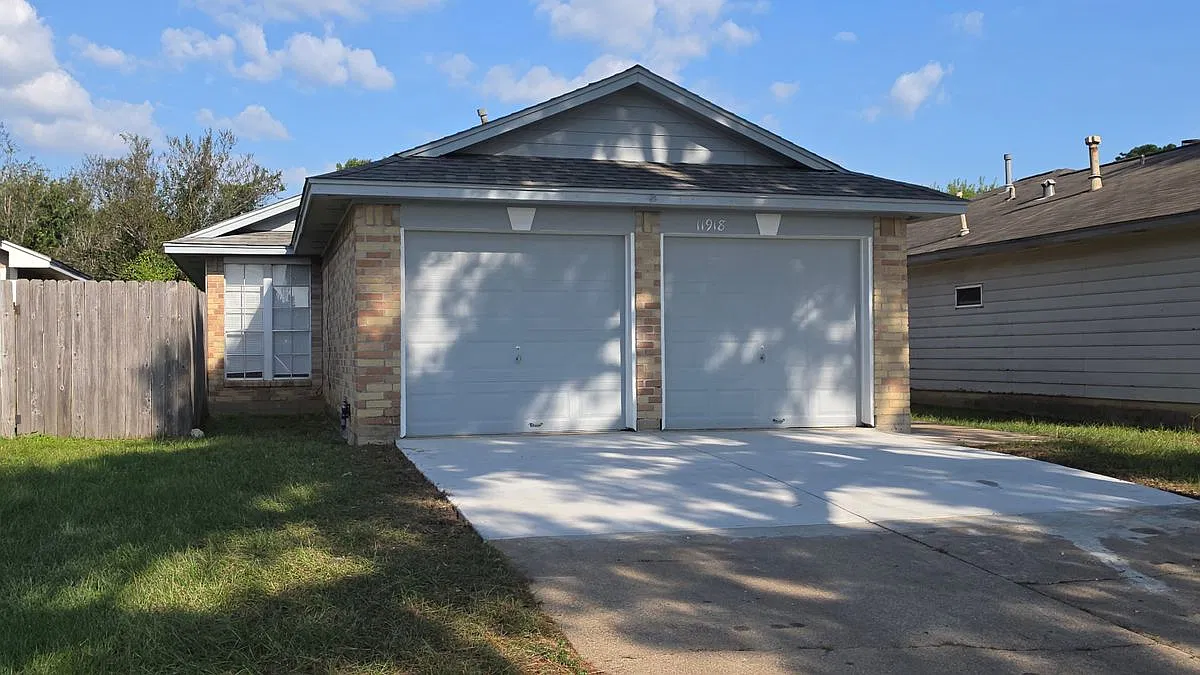 3 bed, 2.0 bath, 1159 sqft, $1,850 — Photo 2