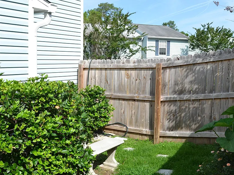 697 Timberwood Cir E — Photo 4
