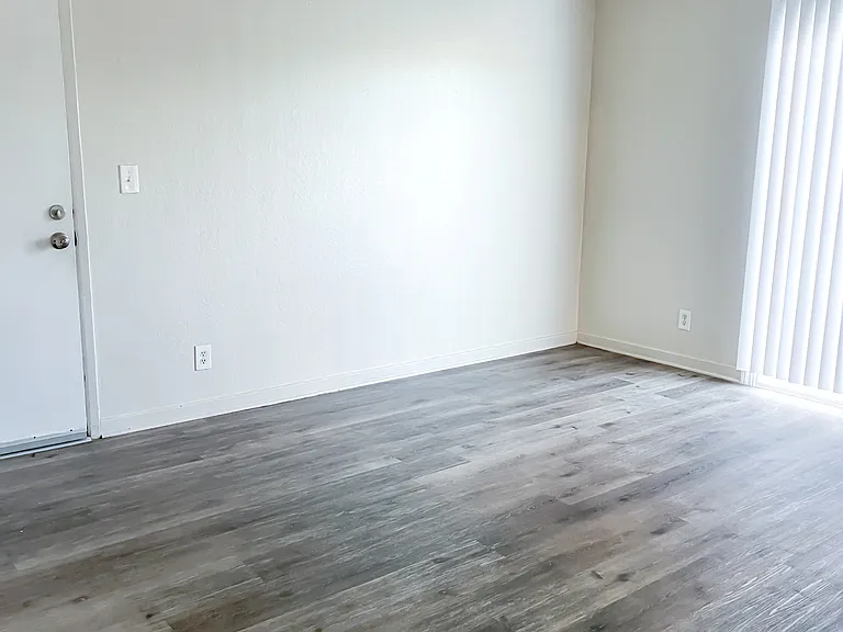 Monterey Manor Apartments — Photo 25
