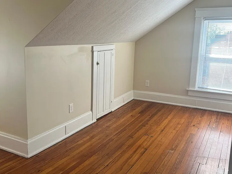 2233 Summit St #B — Photo 8