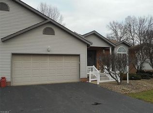 1311 Surrey Point Dr SE, Warren, OH