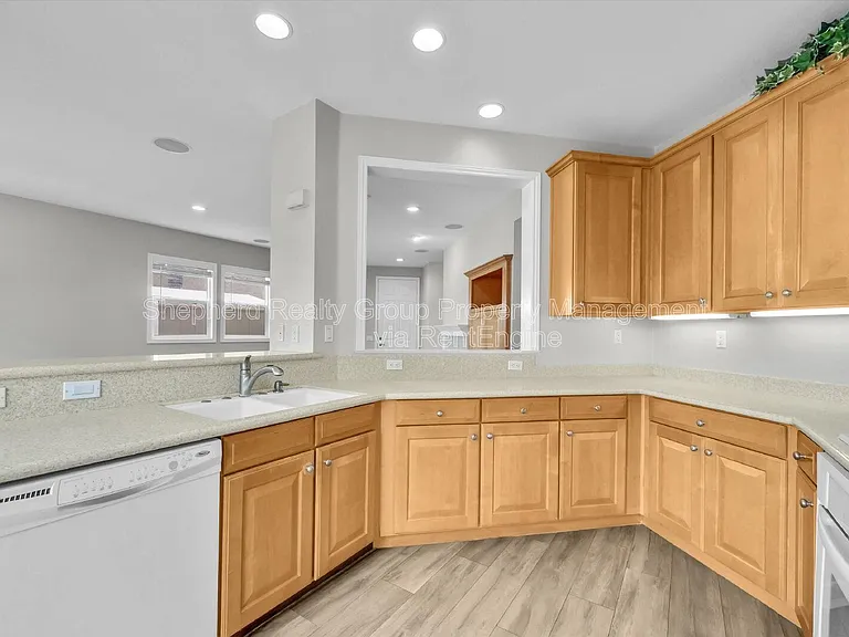 5730 Autumnwood Ln — Photo 10
