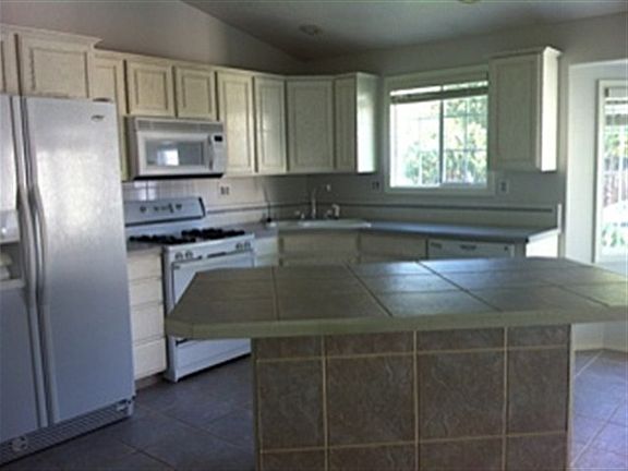 5th image of 318 W Oak St