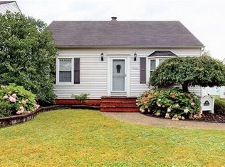 5688 Wellington Rd, Lyndhurst, OH 44124