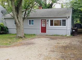 48 Barberry Dr, Crystal Lake, IL 60014