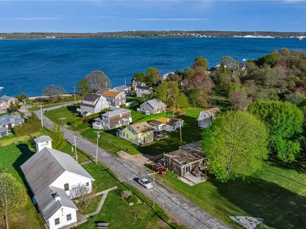 26 Pier Rd, Prudence Island, RI 02872