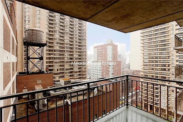 Rented by Mirador Real Estate | media 18