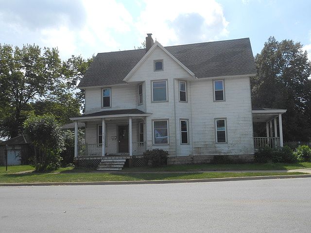 2nd image of 305 E North St