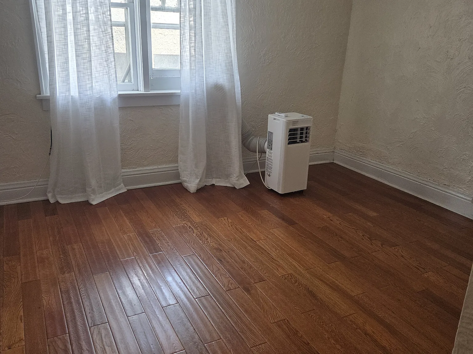1 bed, 5500 sqft, $825 — Photo 3