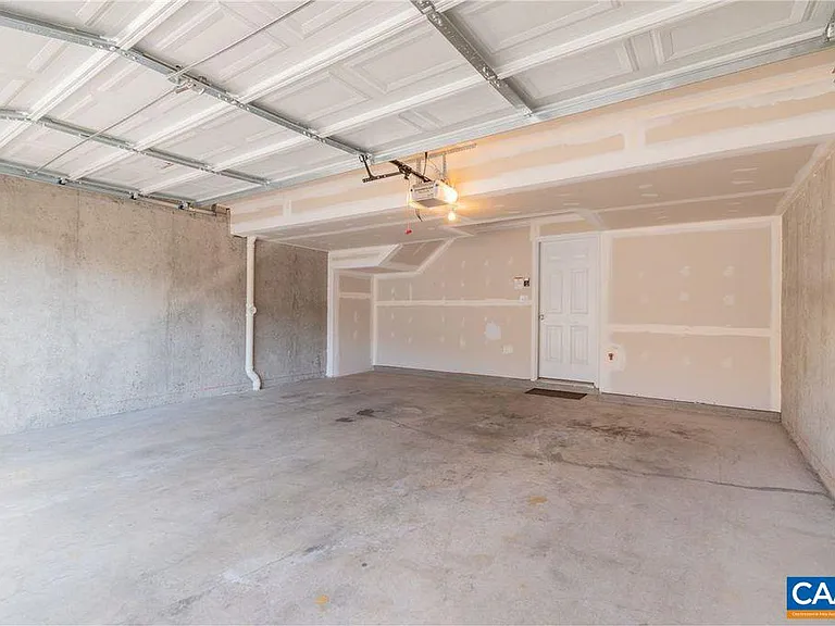 2138 Lockwood Dr — Photo 25