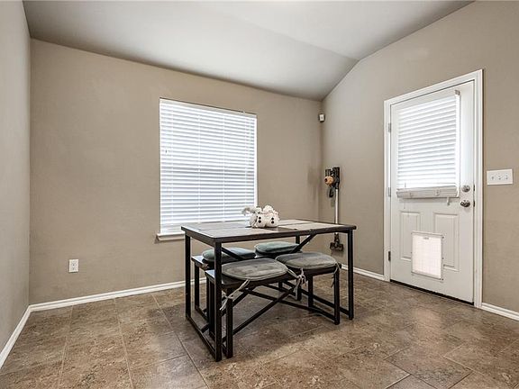 4th image of 9633 Lauren Dr