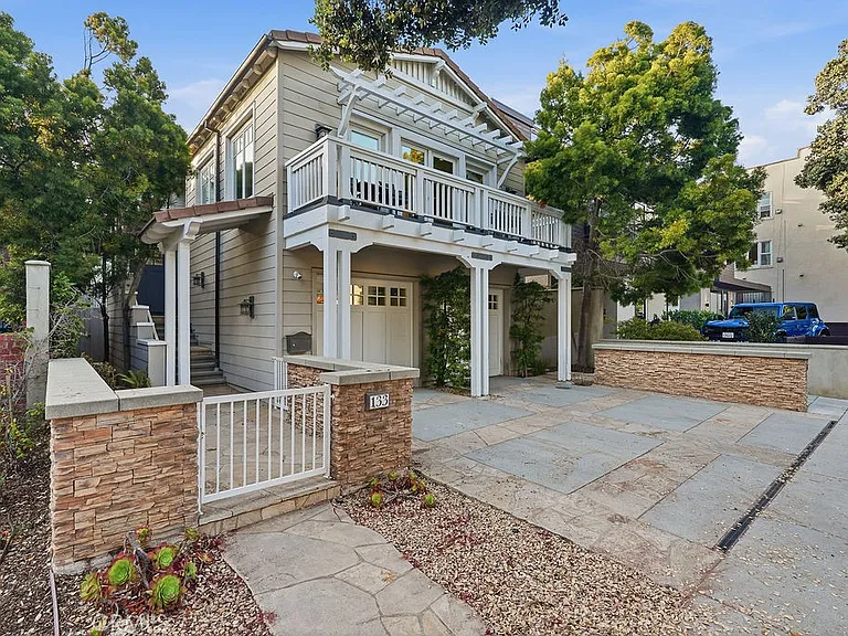 133 Hollister Ave — Photo 1