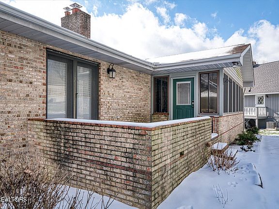 5th image of 107 Sugarbush Cir