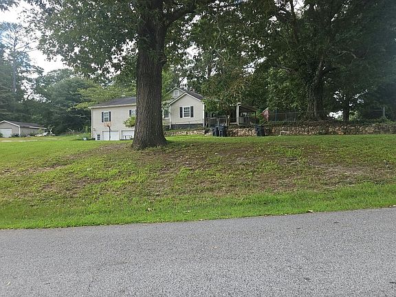 2nd image of 327 Dallas Hwy