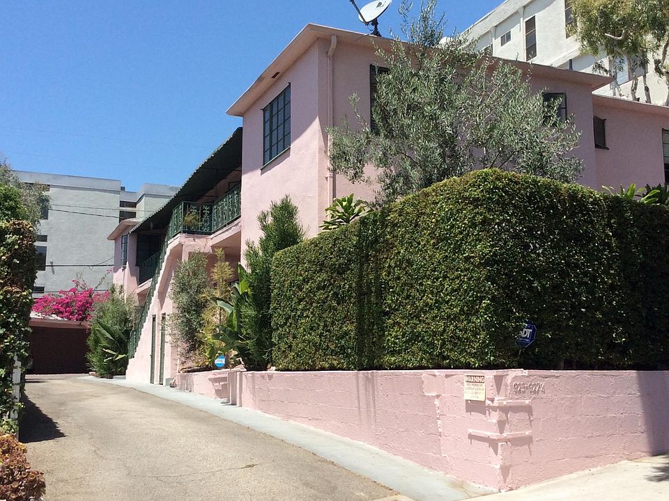 1st image of 923 Westbourne Dr #927.5