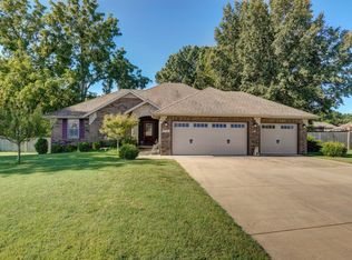 5714 E Gatehouse Dr, Strafford, MO 65757