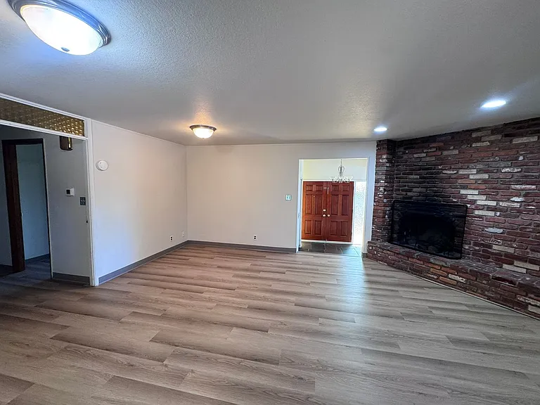 1415 E 31st Ave — Photo 18