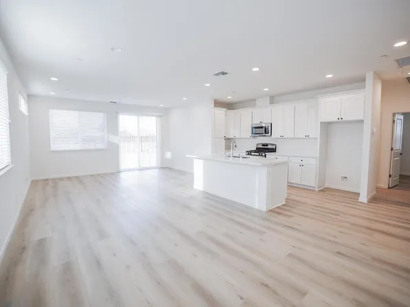 504 Fox Hunt Way, Rio Linda, CA 95673