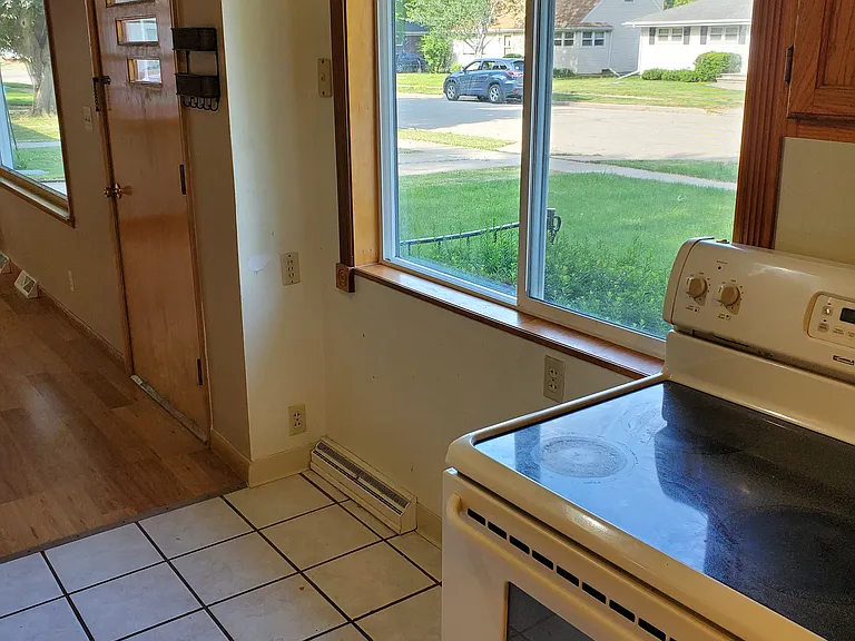 1163 Higgins Ave — Photo 16