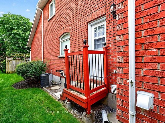 4th image of 7 Hazel Ct