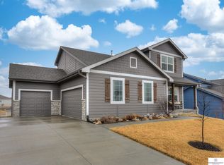 4508 Lawnwood Dr, Papillion, NE 68133
