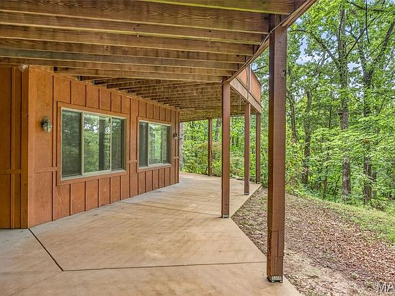 5th image of 744 Mound Rd