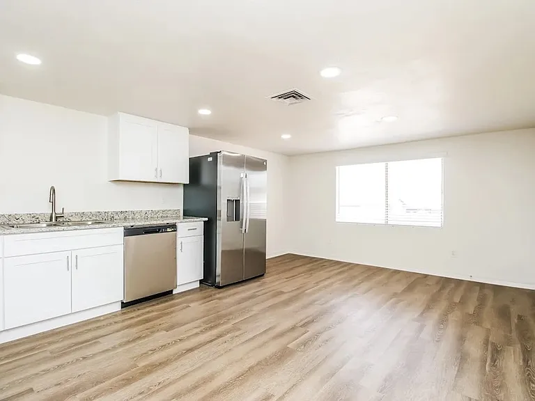 4339 E Nancy Ln — Photo 5