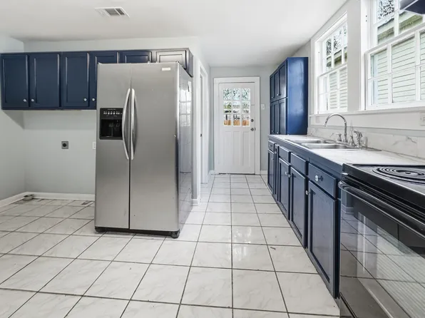 1656 Pleasure St, New Orleans, LA 70122