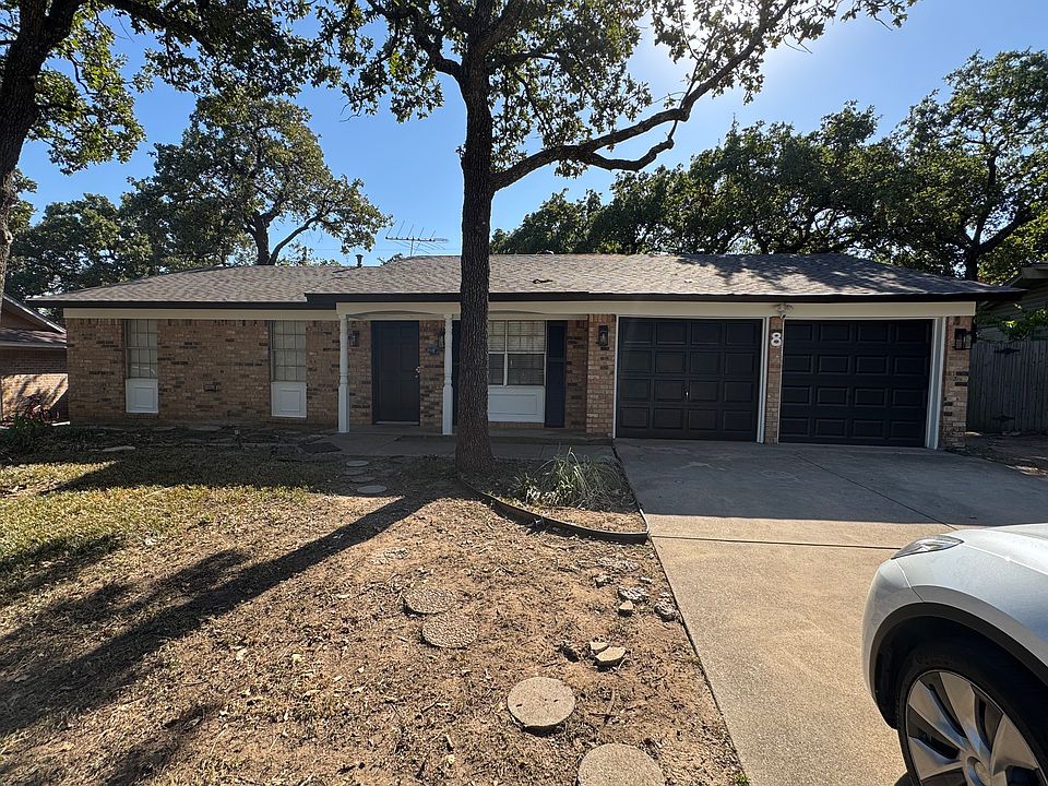 1st image of 8 Regents Park Dr