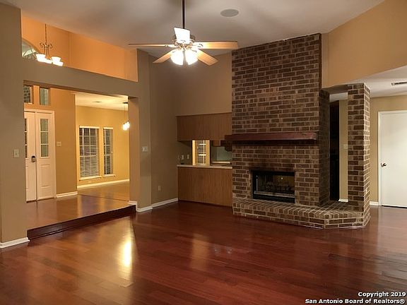 2nd image of 806 Siesta Dr