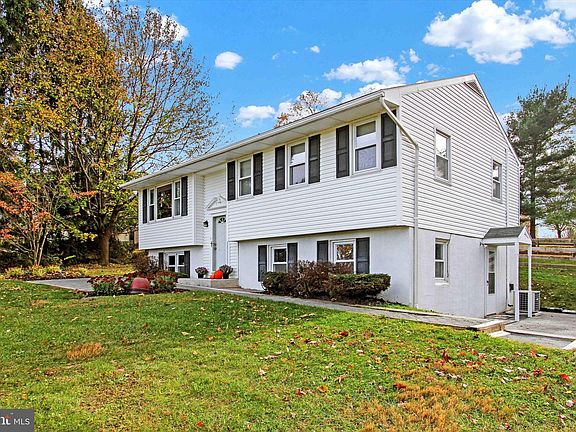 3rd image of 2385 Sunset Cir