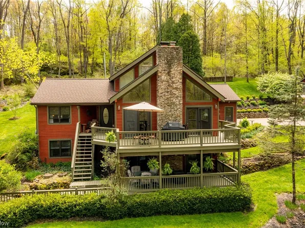 2440 W Buckhorn Dr, Millersburg, OH 44654