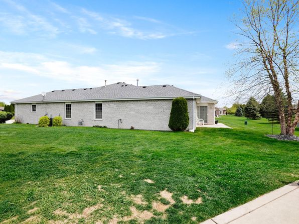 1070 Freedom Cir S, Crown Point, IN 46307